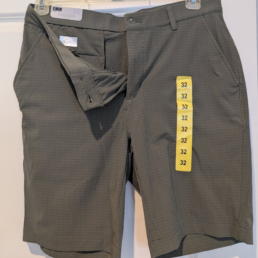 Greg Norman Green Stretch Golf Shorts, Size 32. NWT